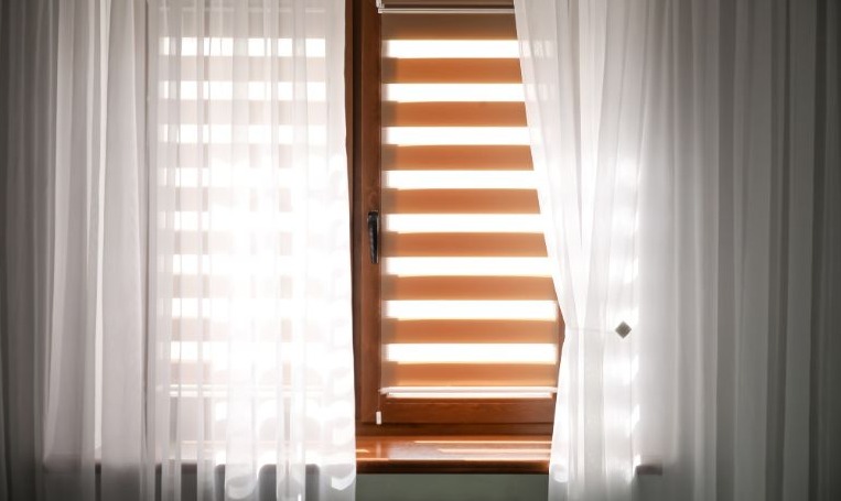 Combining Blinds with Curtains: When and Why It Works